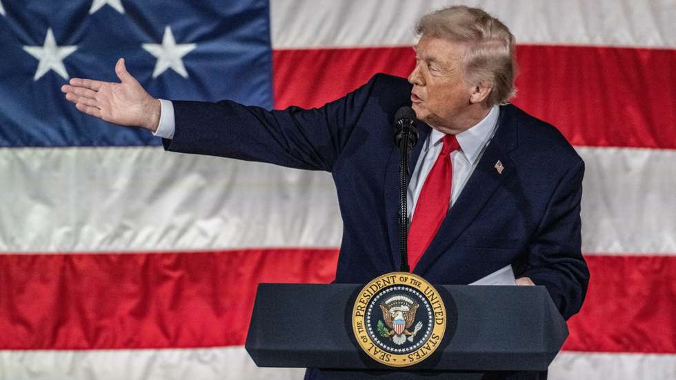 epa12736476 US President Donald Trump delivers remarks to service members and their families at Fort Bragg, North Carolina, USA, 13 February 2026. Trump met with US special forces members involved in the capture of former Venezuelan President Nicolas Maduro in early January.  EPA/STAN GILLILAND