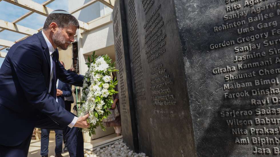 epa12364697 Israeli Finance Minister Bezalel Smotrich visits Nariman House to pay his respects to the victims of the 26/11 Mumbai terror attacks, in Mumbai, India, 09 September 2025. Smotrich visited Nariman House, one of the sites of the 2008 Mumbai terror attacks, during his three-day visit to India.  EPA/DIVYAKANT SOLANKI
