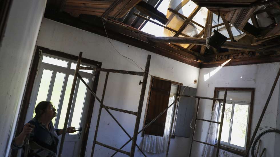 Madalena Azevedo vive numa casa sem condições de habitabilidade devido á destruida pela passagem da tempestade Kristin em Leiria, 20 fevereiro 2026 em Leiria. (ACOMPANHA TEXTO DO DIA 22 DE FEVEREIRO 2026). PAULO CUNHA/LUSA