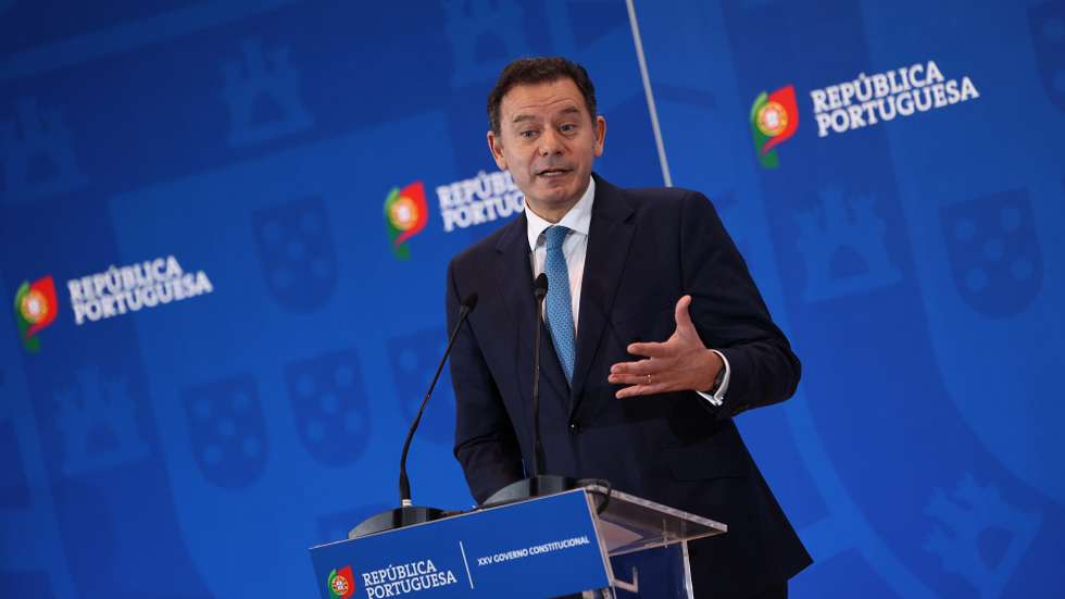 O primeiro-ministro, Luís Montenegro, discursa na cerimónia de tomada de posse dos presidentes das várias Comissões de Coordenação e Desenvolvimento Regional de todo o país, Évora, 27 de fevereiro de 2026. NUNO VEIGA/LUSA