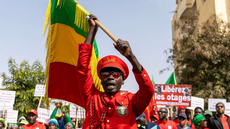 epaselect epa12783528 Football fans and activists march to demand the release of Senegalese football supporters jailed in Morocco, in Dakar, Senegal, 28 February 2026. Morocco sentenced 18 Senegalese football fans to up to one year in jail on charges of hooliganism following disturbances at the Africa Cup of Nations final in January 2026.  EPA/JEROME FAVRE