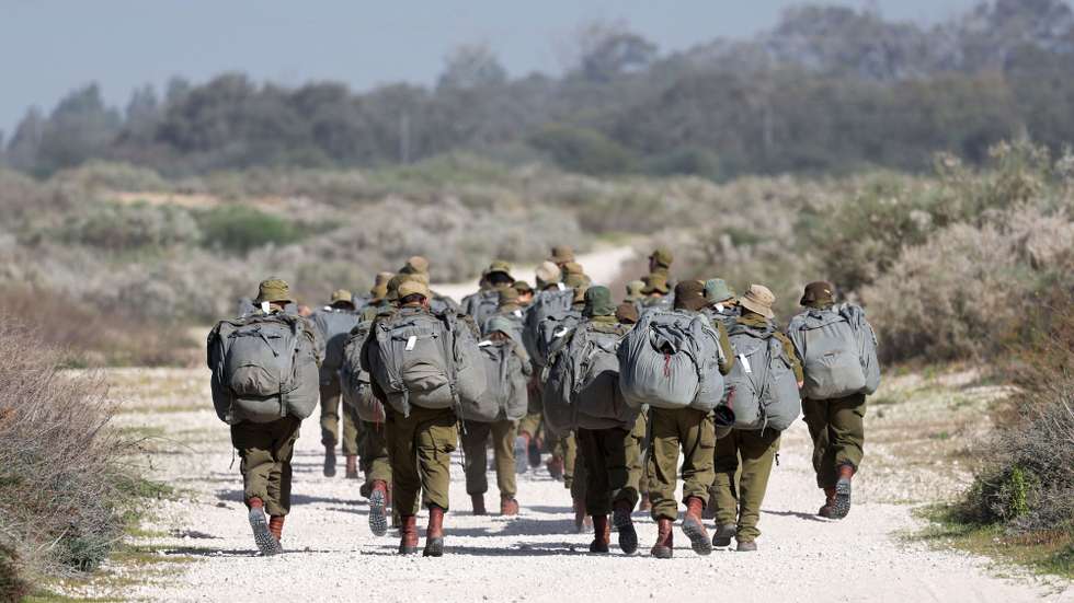 epa12745984 Israeli army paratrooper brigade rookies after taking part in their first parachute training jump in full battle gear over the Palmachim military base near Rishon LeZion, Israel, 16 February 2026.  EPA/ABIR SULTAN