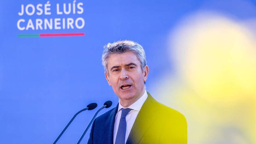 O secretário-geral do Partido Socialista (PS), José Luis Carneiro, usa da palavra durante a apresentação pública da sua candidatura a secretário-geral do partido, na sede do PS, em Lisboa, 28 de fevereiro de 2026. JOSÉ SENA GOULÃO/LUSA