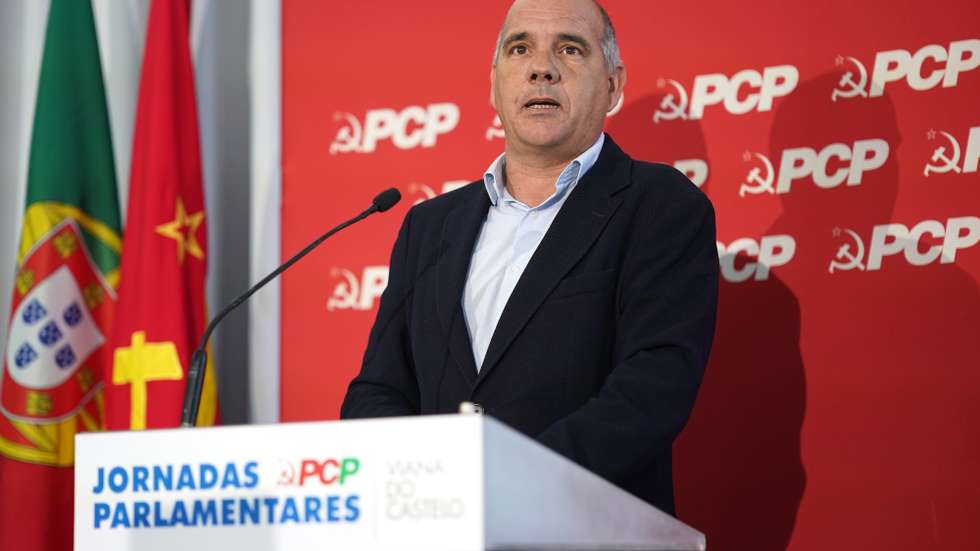 O secretário-geral do Partido Comunista Português (PCP), Paulo Raimundo, discursa durante a abertura das jornadas parlamentares do PCP sob o tema “Direitos, produção, desenvolvimento”, em Viana do Castelo, 16 de março de 2026. HUGO DELGADO/LUSA