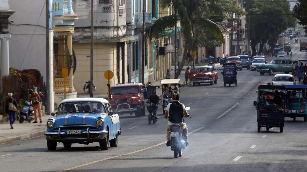 epa12826003 Motorists drive in Havana, Cuba, 16 March 2026. Cuba's national electrical grid has suffered a total collapse following a three-month halt in foreign oil shipments.  EPA/ERNESTO MASTRASCUSA