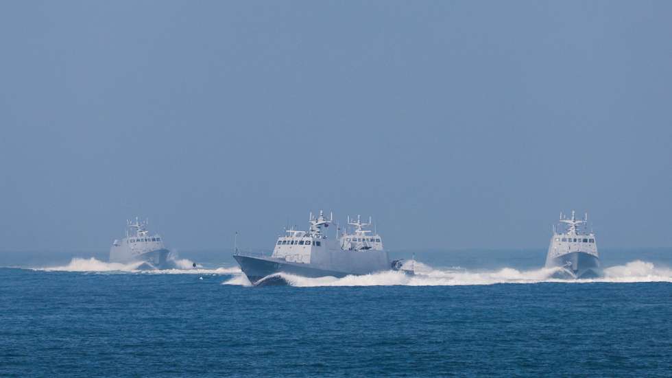epa12689738 Taiwan navy Kuang Hua VI-class missile boats maneuver  during the Taiwan Military Combat Readiness Drill inside an naval base in Kaohsiung, Taiwan, 29 January 2026. Taiwan's Ministry of National Defense warns that delays in approving a 1.25 trillion New Taiwan Dollar special defense budget risk missing a 45-day deadline to sign a US arms pricing offer.  EPA/RITCHIE B. TONGO