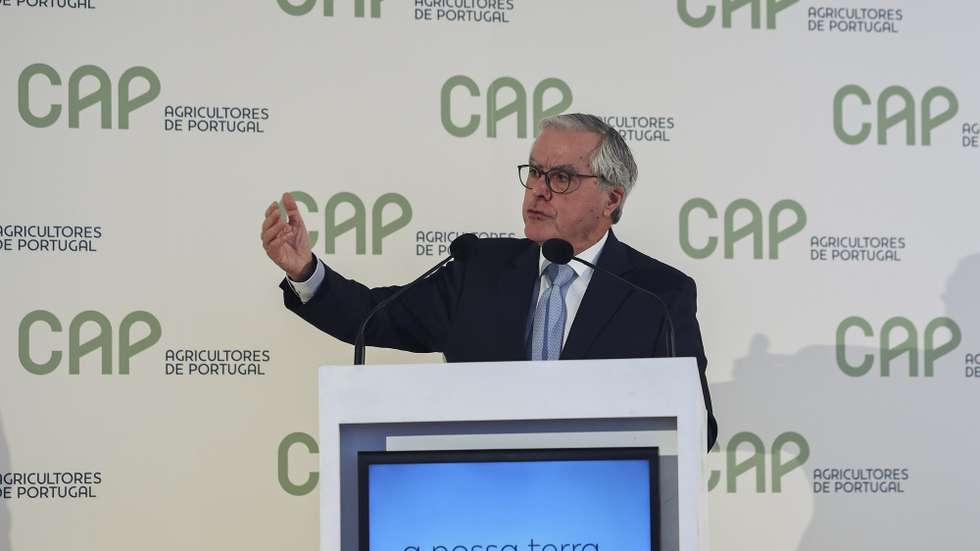 O presidente da Confederação dos Agricultores de Portugal (CAP), Álvaro Mendonça Moura, intervém durante o Congresso Comemorativo dos 50 anos da CAP, no Pavilhão de Portugal, em Lisboa, 26 de novembro de 2025. O Congresso decorre sob o tema "A evolução da Agricultura e da Floresta Portuguesas desde 1975, no contexto da mudança socioeconómica e política do país" e reúne académicos e especialistas para olhar para a evolução da economia, da agricultura e da floresta portuguesas e projetar o futuro. ANTÓNIO COTRIM/LUSA