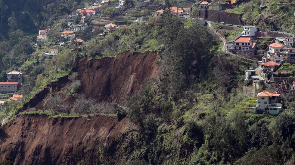 Derrocada no Curral das Freiras, Câmara de Lobos, Ilha da Madeira, 27 de março de 2026. Várias derrocadas abateram-se sobre o normal curso de água da ribeira dos Socorridos, em Seara Velha. HOMEM GOUVEIA/LUSA