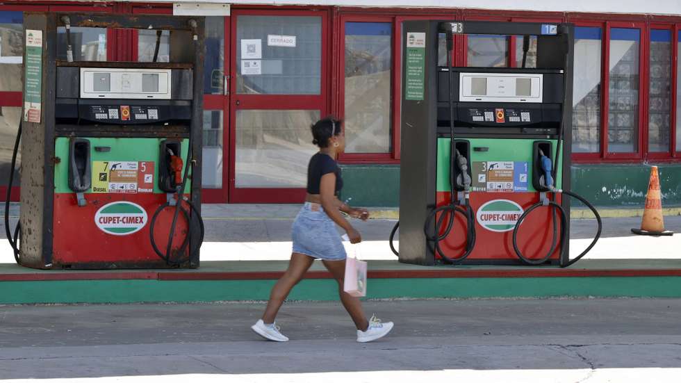 epaselect epa12859110 A person walks past a gas station in Havana, Cuba, 27 March 2026 (issued 29 March 2026). Cuba has been without 'a drop of fuel' for three months due to the US oil embargo, according to its own government, and the economy is suffering.  EPA/Ernesto Mastrascusa