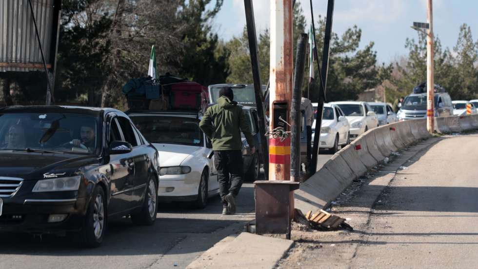 epa12791815 Vehicles line up at Jdeidat Yabous border crossing with Lebanon, amid an increased cross-border movement in Jdeidat Yabous, 45 kilometers west of Damascus, Syria, 03 March 2026. Syrian authorities reported a rise in the number of returnees from Lebanon at the border crossings as Israel conducts strikes across the country targeting Hezbollah infrastructure and personnel.  EPA/MOHAMMED AL-RIFAI