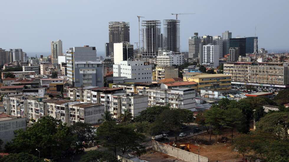 Vista de Luanda, Angola, 15 de janeiro de 2026. Luanda celebra no domingo 450 anos sob queixas de fome, desemprego e críticas à falta de saneamento e de infraestruturas básicas que agudizam o clamor dos munícipes, descontentes com a perda de identidade histórico-cultural da capital angolana. (ACOMPANHA TEXTO DA LUSA DO DIA 24 DE JANEIRO DE 2026). AMPE ROGÉRIO/LUSA