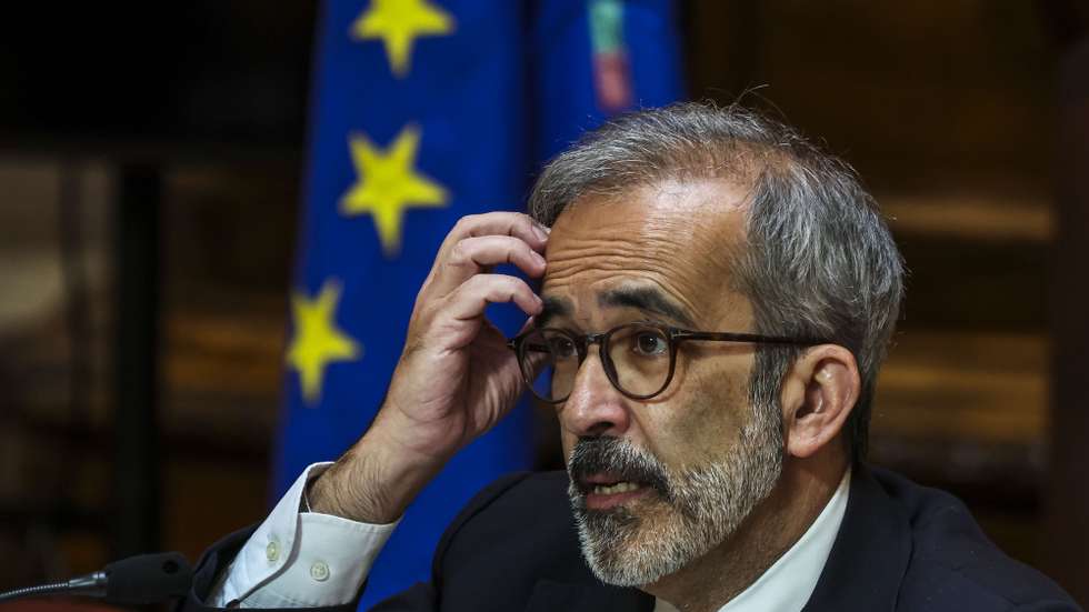 O ministro de Estado e dos Negócios Estrangeiros, Paulo Rangel, fala perante a Comissão de Assuntos Europeus na Assembleia da República em Lisboa, 1 de abril de 2026. TIAGO PETINGA/LUSA