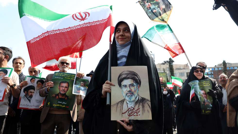 epaselect epa12864738 An Iranian girl holds a poster of Iranian supreme leader Ayatollah Mojataba Khamenei as she takes part in the funeral for the Islamic Revolutionary Guard Corps (IRGC) Navy Commander Alireza Tangsiri in the Enqelab Square in Tehran, Iran, 01 April 2026. Alireza Tangsiri died following an Israeli airstrike on 26 March 2026. A joint Israeli and US military operation continues to target multiple locations across Iran since the early hours of 28 February 2026.  EPA/ABEDIN TAHERKENAREH