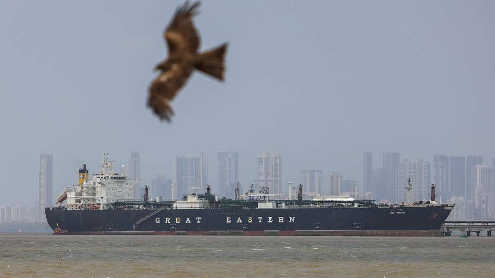 epa12864056 The Indian-flagged carrier Jag Vasant, carrying liquefied petroleum gas (LPG) via the Strait of Hormuz, arrives at Mumbai Port in Mumbai, India, 01 April 2026. Stalled shipments from the Gulf, driven by escalating Middle East conflicts, are causing widespread LPG supply disruptions across the country.  EPA/DIVYAKANT SOLANKI