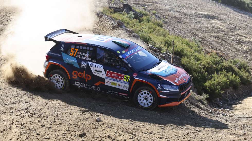 epa12104987 Armindo Araujo of Portugal drives his Skoda Fabia RS during the SS2–Mortagua of the Rally Portugal 2025 of the Rally Portugal 2025 as part of the World Rally Championship (WRC) in Mortagua, Portugal, 16 May 2025.  EPA/PAULO NOVAIS