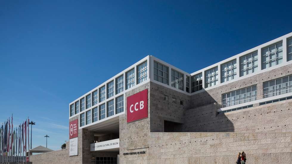 A peça original de Georg Büchner retrata um soldado pobre, abusado por todos, que acaba por cometer um crime passional