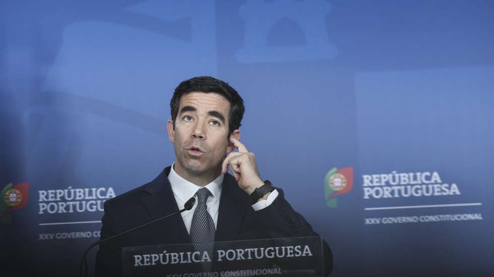 O ministro da Presidência António Leitão Amaro, durante a conferência de imprensa após a reunião do Conselho de Ministros, no Campus XXI, em Lisboa, 16 de abril de 2026. CARLOS M. ALMEIDA/LUSA