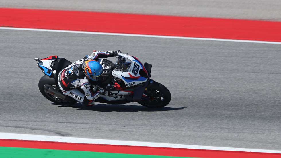 epa12859151 Portuguese rider Miguel Oliveira of ROKiT BMW Motorrad WorldSBK Team in action during Race Two of the Portuguese Round for the 2026 FIM Superbike World Championship at Algarve International Circuit in Portimao, Portugal, 29 March 2026.  EPA/NUNO VEIGA