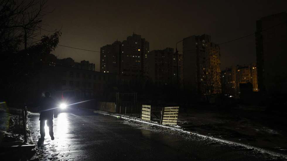 epa12614861 People walk a dark street during an electricity cut-off in Kyiv, Ukraine, Ukraine, 27 December 2025, amid the ongoing Russian invasion. The main target of the Russian shelling of Ukraine on 27 December was the gas and electric infrastructure in Kyiv region, according to reports. Due to problems with the power supply, Kyiv is facing an electricity cut-off.  EPA/SERGEY DOLZHENKO