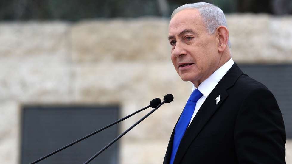 epa12904298 Israeli Prime Minister Benjamin Netanyahu speaks during a ceremony commemorating Israel’s Remembrance Day for fallen soldiers, or Yom HaZikaron, at the Military Cemetery on Mount Herzl in Jerusalem, 21 April 2026.  EPA/ILIA YEFIMOVICH / POOL