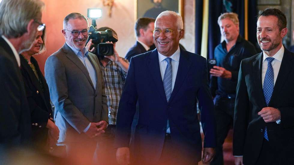 O presidente do Conselho Europeu, António Costa (C), acompanhado pelo reitor da Universidade do Minho (UMinho), Pedro Arezes (D), à chegada para participar na conferência de abertura dos XLVII Colóquios de Relações Internacionais da UMinho, em Braga, 28 de abril de 2026. A iniciativa insere-se nos 50 anos da licenciatura em Relações Internacionais da UMinho. HUGO DELGADO/LUSA