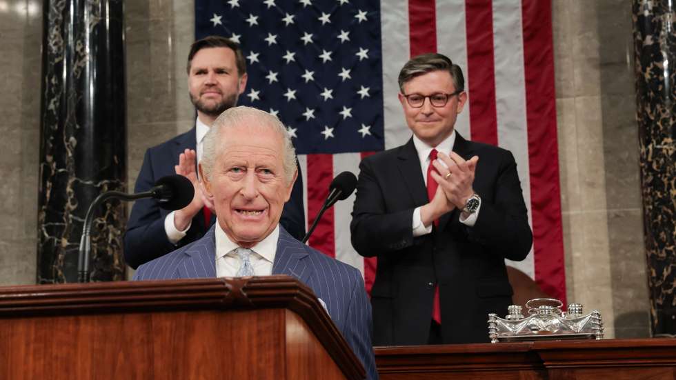 epa12920286 Britain's King Charles III is applauded by US Vice President JD Vance and US House Speaker Mike Johnson (R-LA) as he addresses a joint meeting of Congress in the House Chamber of the US Capitol in Washington, DC, USA, 28 April 2026. The British royal couple is on a four-day state visit to the US to mark the 250th anniversary of the Declaration of Independence.  EPA/KYLIE COOPER / POOL