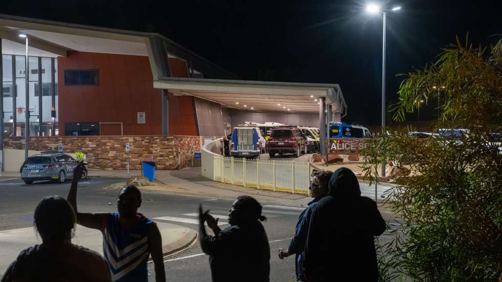 epa12925511 Community members gather during unrest outside Alice Springs Hospital in Alice Springs, Australia, 30 April 2026 (issued 01 May 2026). The riot erupted following the arrest of a man, who is accused of the abduction and murder of five-year-old Kumanjayi Little Baby.  EPA/RHETT HAMMERTON  AUSTRALIA AND NEW ZEALAND OUT