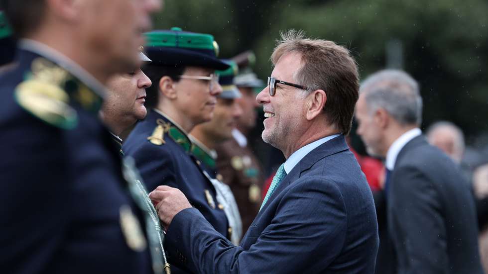 O ministro da Administração Interna, Luís Neves, durante a cerimónia militar comemorativa do 115.º aniversário da Guarda Nacional Republicana (GNR), no Porto, 03 de Maio de 2026. ESTELA SILVA/LUSA