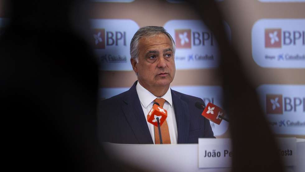 O presidente executivo (CEO) do BPI, João Oliveira e Costa, apresenta em conferência de imprensa os resultados do 1.º trimestre 2026 da instituíção bancária na sede, em Lisboa, 04 de maio de 2026.
TIAGO PETINGA/LUSA