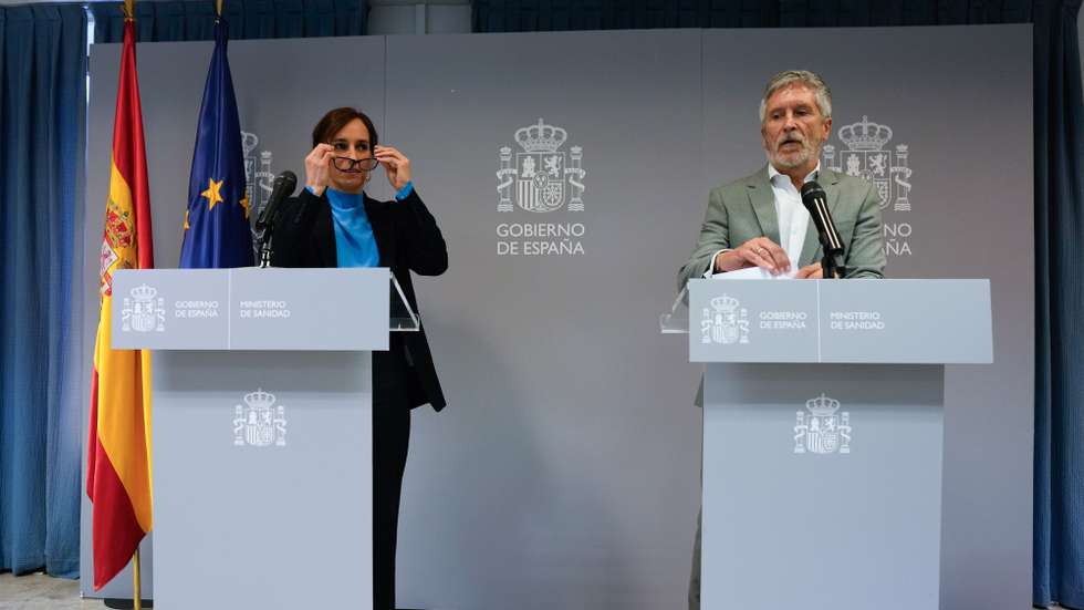 epa12943292 ?Spanish Health Minister Monica Garcia (L) and Spanish Home Affairs Minister Fernando Grande-Marlaska (R) address a press conference about the hantavirus outbreak on the MS Hondius cruise ship, Madrid, Spain, 09 May 2026. According to the World Health Organization (WHO), eight cases of hantavirus have been reported, including three deaths, on the cruise ship that is expected to dock in the Canary Islands, Spain, at the weekend.  EPA/BORJA SANCHEZ-TRILLO