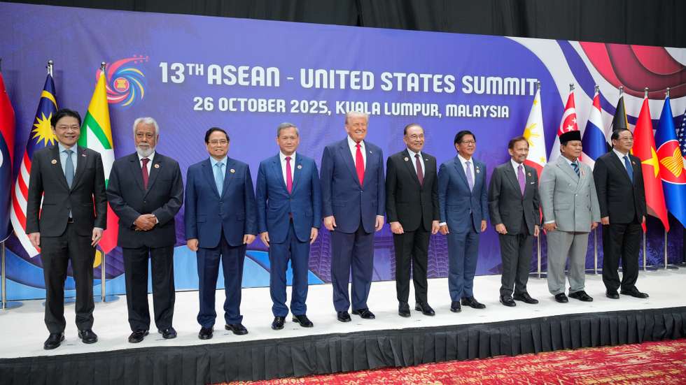 epa12483256 (L-R) Singapore's Prime Minister Lawrence Wong, East Timor's Prime Minister Xanana Gusmao, Vietnam's Prime Minister Pham Minh Chinh, Cambodia's Prime Minister Hun Manet, US President Donald Trump, Malaysia's Prime Minister Anwar Ibrahim, Philippine President Ferdinand Marcos Jr., Sultan of Brunei Hassanal Bolkiah, Indonesia's President Prabowo Subianto, and Laos' Prime Minister Sonexay Siphandone pose for a photo during the Association of Southeast Asian Nations (ASEAN) Summit at the Kuala Lumpur Convention Centre (KLCC) in Kuala Lumpur, Malaysia, 26 October 2025.  EPA/VINCENT THIAN / POOL