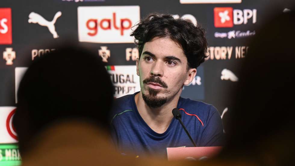 epa12451703 Portugal's national soccer player Vitinha attends a press conference at Cidade do Futebol in Oeiras, near Lisbon, Portugal, 13 October 2025. Portugal will face Hungary on 14 October in their 2026 FIFA World Cup Qualifiers match.  EPA/Zsolt Szigetvary HUNGARY OUT
