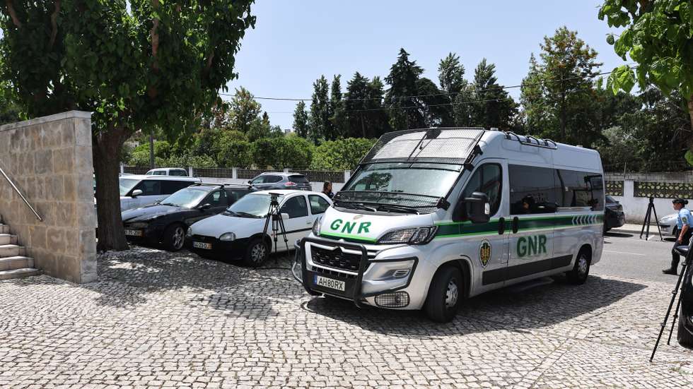A GNR van is transporting Marine Rousseau, the mother of two brothers aged 4 and 5 who were found abandoned and wandering along National Road 253 (EN253) in the Monte Novo do Sul area, between Comporta and Alcácer do Sal in the district of Setúbal, arrives to the Setúbal Judicial Court, where she will appear for her initial questioning, Palmela, Setúbal, 22 May 2026. The two suspects, the mather, aged 41, and a men, aged 55, accused of leaving the children at that location were arrested by the GNR on Thursday while they were sitting on the terrace of a café located near the town of Fátima, in the municipality of Ourém, Santarém district. ANTÓNIO COTRIM/LUSA