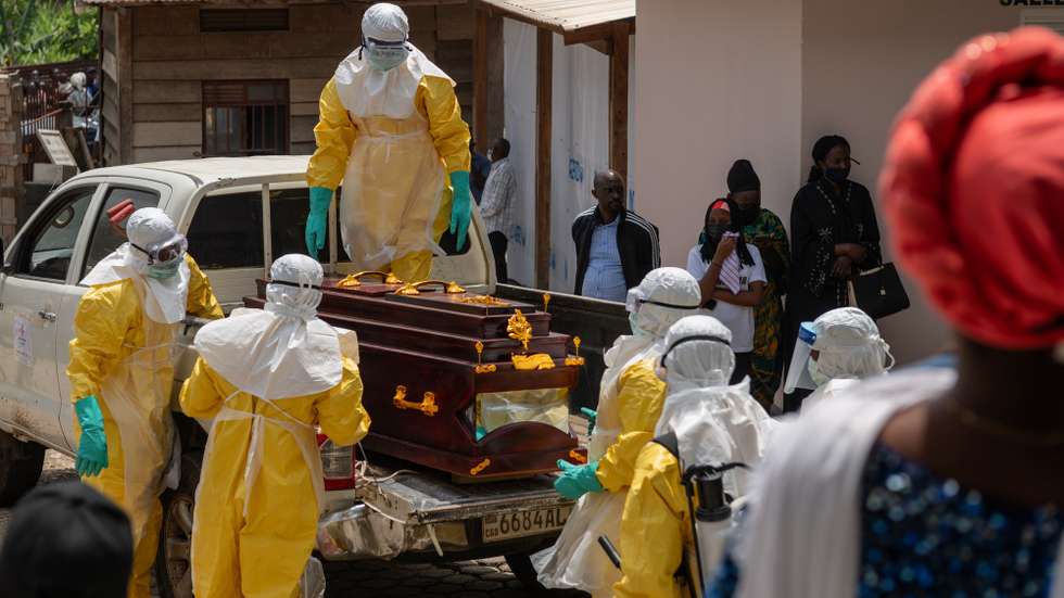 epa12987158 Health workers wearing full personal protective equipment (PPE) prepare to transport the body of an Ebola victim for a safe burial at Sofepadi Hospital in Bunia, Ituri province, Democratic Republic of the Congo, 23 May 2026. The World Health Organization (WHO) recently raised the national risk level of the virus's spread to 'very high' following a surge in cases. The outbreak, officially declared by the DRC Ministry of Health on 15 May, is driven by the Bundibugyo strain of the virus, for which there are currently no approved vaccines or specific therapeutic treatments.  EPA/STRINGER
