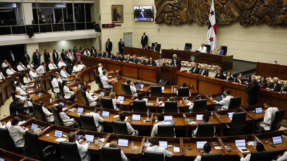 epa12209389 Panama's President, Jose Raul Mulino speaks during a session of the National Assembly, in Panama City, Panama, 01 July 2025. Mulino delivered his speech for his first year in the Executive, marked by the crisis with the United States concerning the Panama Canal, among others.  EPA/Bienvenido Velasco