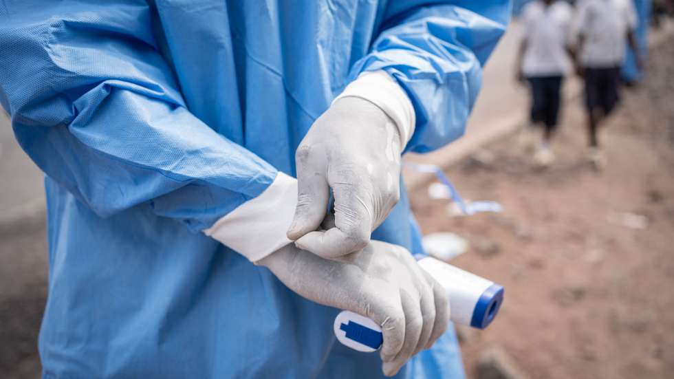epa12997435 A health worker in a protective gown and mask operates at a checkpoint set up for preventive measures against Ebola in Kanyaruchinya, near Goma, North Kivu, Democratic Republic of Congo, 27 May 2026. The World Health Organization (WHO) has declared the Ebola outbreak, caused by the Bundibugyo virus, in the Democratic Republic of the Congo a public health emergency of international concern.  EPA/MARIE JEANNE MUNYERENKANA