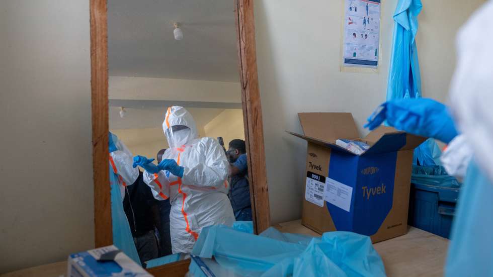 epa13006209 A staff member wears personal protective equipment at a building designed for the treatment of Ebola virus patients in Bunia, Ituri, Democratic Republic of Congo, 31 May 2026. According to WHO, the Bundibugyo virus disease (BVD) outbreak in the Democratic Republic of the Congo and Uganda continues to evolve rapidly, with a total of 134 confirmed cases—nine of them in Uganda—and 18 deaths among confirmed cases reported across both countries as of 29 May.  EPA/STRINGER