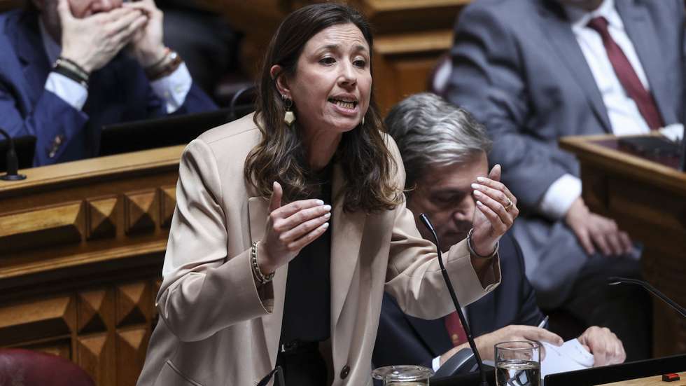 A deputada da IL, Mariana Leitão intervém esta tarde no debate parlamentar na Assembleia da República em Lisboa, 28 de maio de 2026.  MIGUEL A. LOPES/LUSA