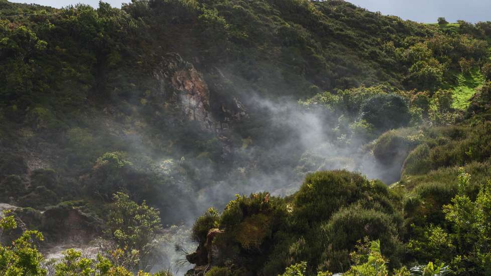 O Instituto de Investigação em Vulcanologia e Avaliação de Riscos (IVAR) da Universidade dos Açores esteve hoje na ilha Terceira a recolher amostras de gases para perceber se houve alguma alteração no padrão normal, Angra do Heroísmo, Açores, 11 de novembro de 2025. (ACOMPANHA TEXTO). ANTÓNIO ARAÚJO/LUSA
