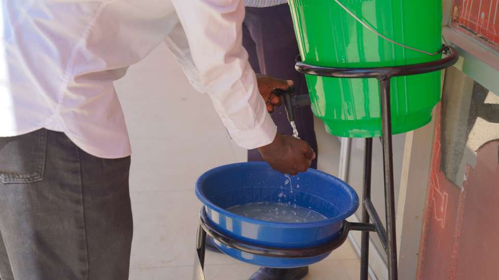 epa13015619 A man washes his hands with a mix of water and chlorine during an Ebola outbreak in Bunia, Ituri province, Democratic Republic of the Congo, 04 June 2026. Three Ebola treatment centers are operating in Bunia, with a capacity of 80 beds, according to the World Health Organization (WHO). The outbreak, which was declared a Public Health Emergency of International Concern (PHEIC) by the WHO on 17 May, is caused by the Bundibugyo strain of the Ebola virus, for which there are currently no approved specific treatments or vaccines, though clinical candidate vaccines are in development.  EPA/DIEUDONNE DIROLE
