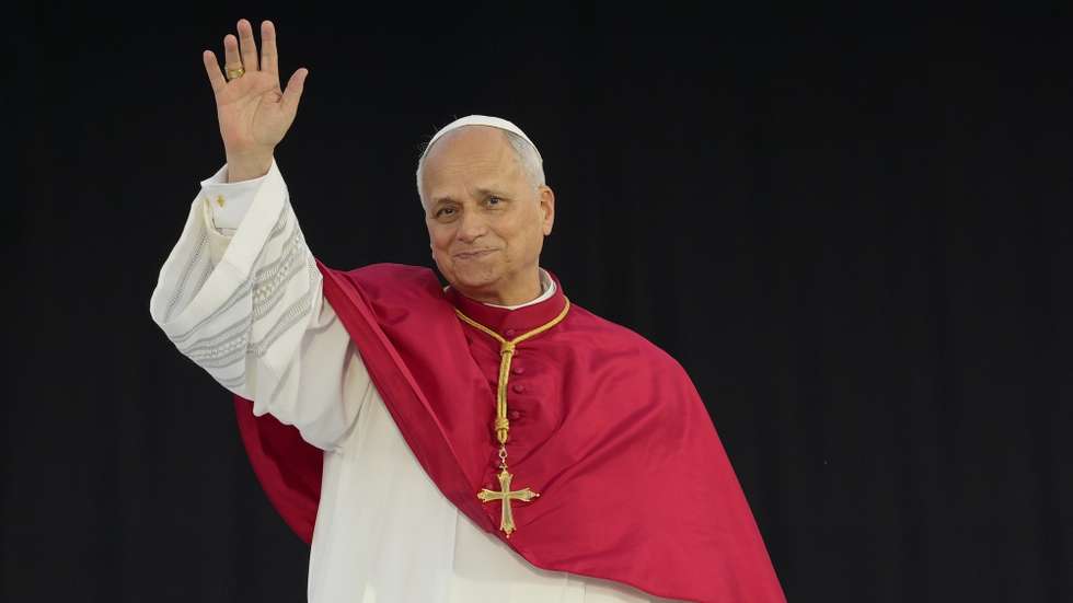 epa13027326 Pope Leo XIV greets the faithful as he presides over a vigil attended by 40,000 people at the Olympic Stadium in Barcelona, Spain, 09 June 2026. Pope Leo XIV is visiting Spain from 06 to 12 June 2026, with stops in Madrid, Barcelona, and the Canary Islands.  EPA/Alejandro Garcia