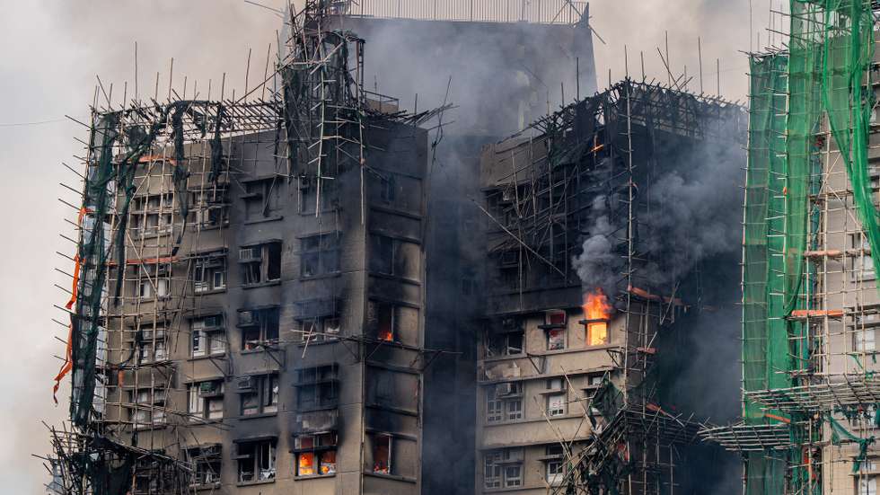 epa12551667 Smoke billows from an apartment fire in the Tai Po district of Hong Kong, China, 27 November 2025. The fire, which started on 26 November, has killed at least 44 people, and left 279 missing.  EPA/LEUNG MAN HEI