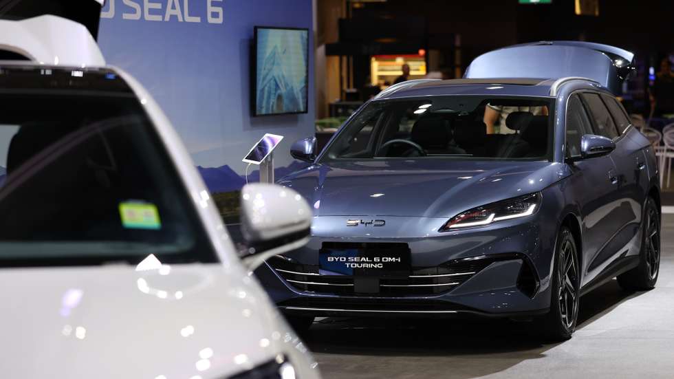 epa12879373 A BYD Seal 6 is displayed during a media preview for the Melbourne Motor Show at the Melbourne Convention and Exhibition Centre in Melbourne, Australia, 10 April 2026. The event runs until 12 April 2026.  EPA/CON CHRONIS AUSTRALIA AND NEW ZEALAND OUT
