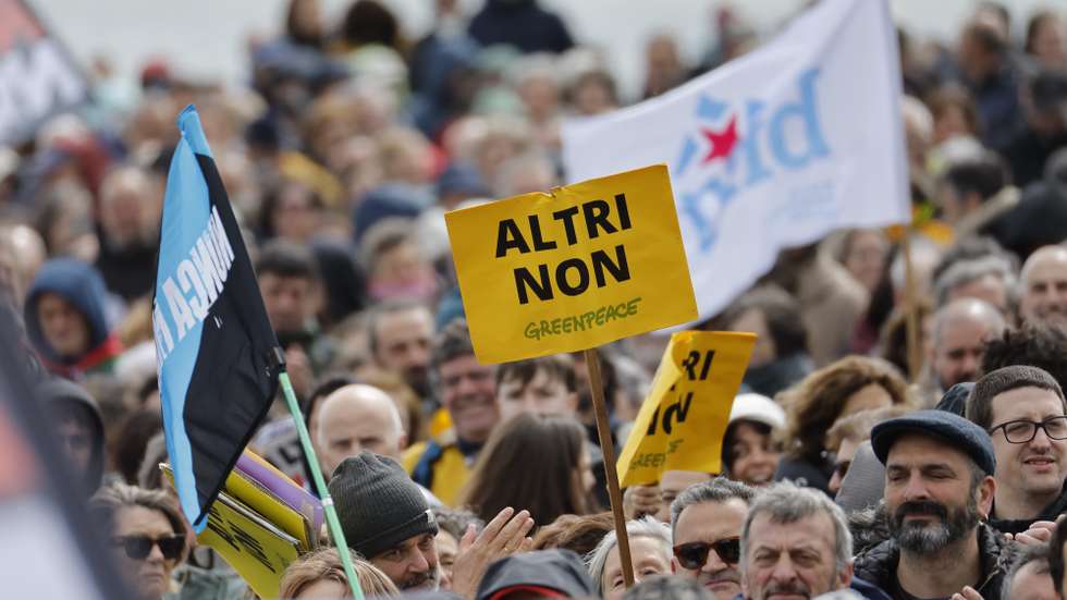epa11981174 Protesters take part in a demonstration organized by the Platform in Defense of the Arousa Estuary (PDRA) against Portuguese macrocellulose company Altri's project in Palas de Rei (Lugo) and the re-opening of Touro mine in A Coruna, in the locality of Pobra do Caraminal, province of Galicia, Spain, 22 March 2025.  EPA/Lavandeira Jr.