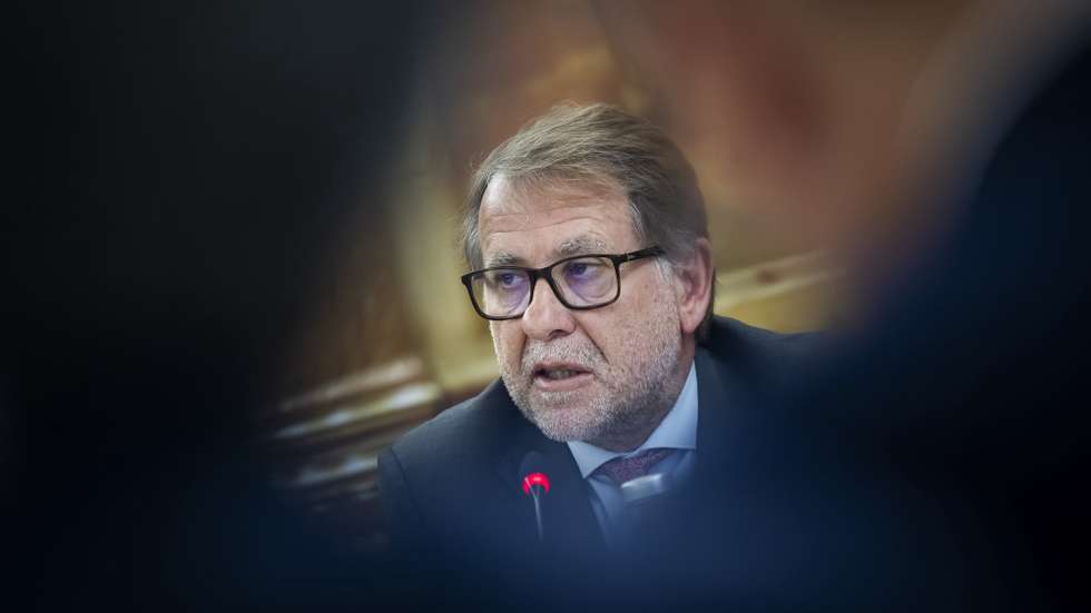 O ministro da Administração Interna, Luis Neves, durante a sua audição na Comissão de Assuntos Constitucionais, Direitos, Liberdades e Garantias, na Assembleia da República, em Lisboa, 17 de junho de 2026. JOSÉ SENA GOULÃO/LUSA