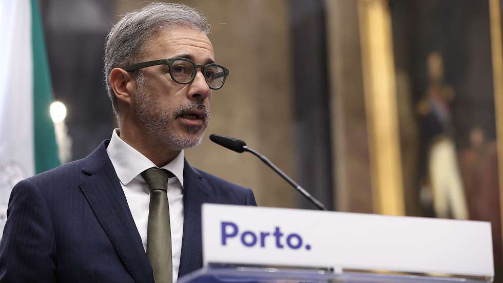 O presidente da Câmara Municipal do Porto, Pedro Duarte, intervém durante a sessão solene comemorativa dos 40 anos da adesão de Portugal à União Europeia realizada na Câmara Municipal do Porto, Porto, 9  Maio 2026, MANUEL FERNANDO ARAUJO/LUSA