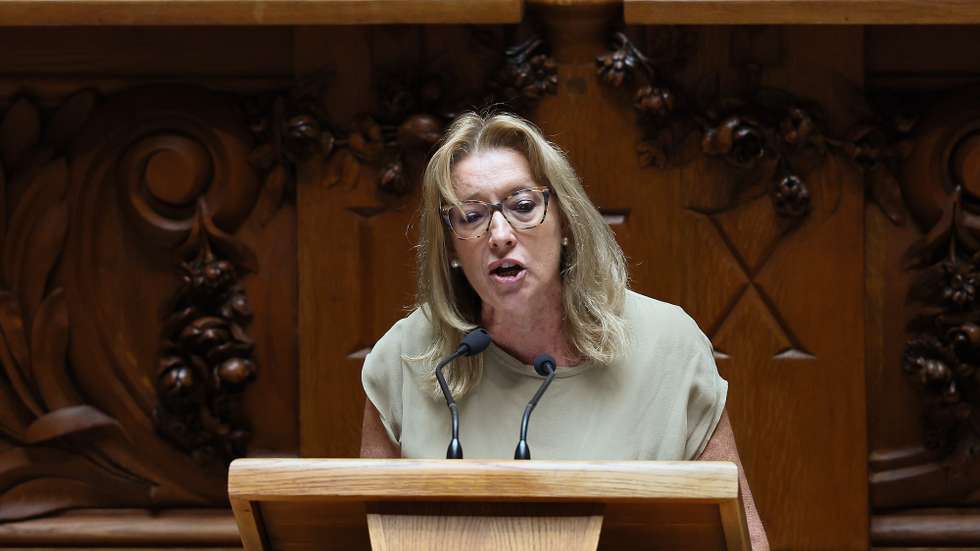 A ministra do Trabalho, Solidariedade e Segurança Social, Maria do Rosário Palma Ramalho, intervém na sessão plenária no dia da discussão na generalidade do Pacote Laboral, na Assembleia da República, em Lisboa, 18 de junho de 2026. MANUEL DE ALMEIDA/LUSA
