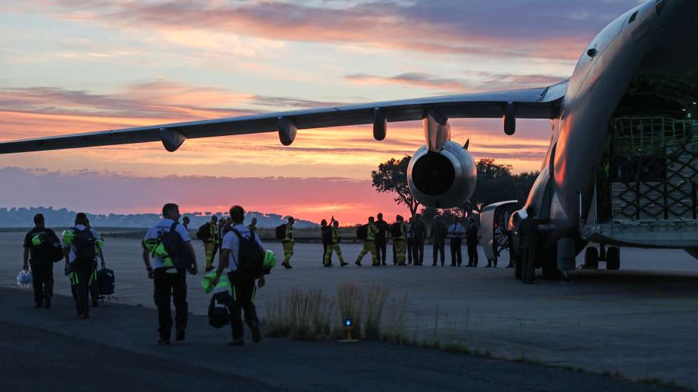 Elementos da Força Conjunta Nacional para apoiar a missão de busca, salvamento e primeiros socorros na Venezuela, na sequência dos sismos que abalaram a região embarcam na Base Aérea N.º 11, em Beja, 26 de junho de 2026. A Cooperação Portuguesa resulta de um esforço de coordenação que envolveu especialmente o Ministério dos Negócios Estrangeiros, o Ministério da Defesa Nacional, o Ministério da Administração Interna e o Ministério da Saúde, refletindo o compromisso de Portugal com a solidariedade internacional e com o apoio à Venezuela, país onde reside uma significativa comunidade de portugueses e lusodescendentes. NUNO VEIGA/LUSA