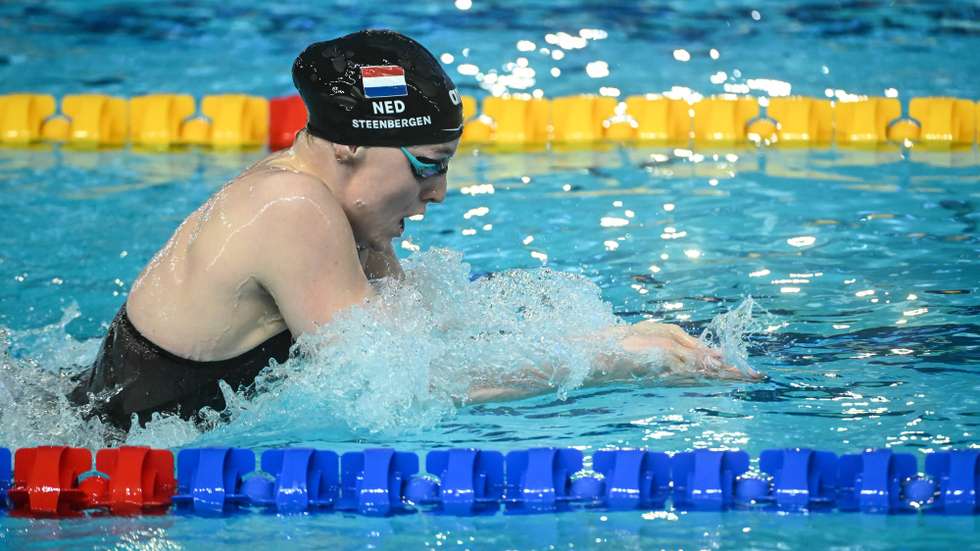 epa12575396 Marrit Steenbergen of Netherlands competes in the Women's 200m Individual Medley Final during the European Short Course Swimming Championships at the Aqua Lublin, in Lublin, 06 December 2025.  EPA/Wojtek Jargilo POLAND OUT