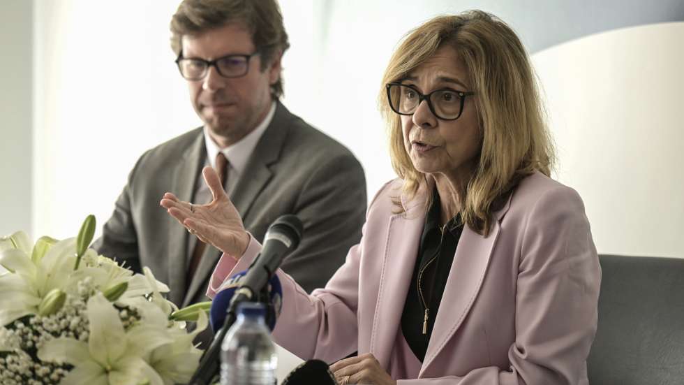 A ministra da Saúde, Ana Paula Martins, acompanhada pelo vice presidente da Câmara Municipal de Matosinhos, Carlos Mouta (E), durante a cerimónia de inauguração do novo “Programa de Intervenção em Gaming Problemático" no ICAD (Instituto para os Comportamentos Aditivos e Dependências), em Matosinhos, 29 de junho de 2026. FERNANDO VELUDO/LUSA